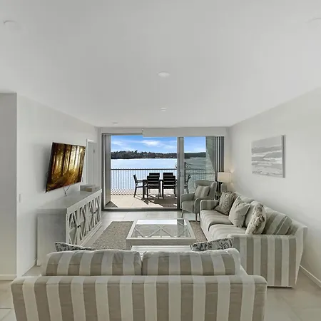 Elegantly Spacious 3-Bed Unit Overlooking The Bay Batemans Bay Exterior photo