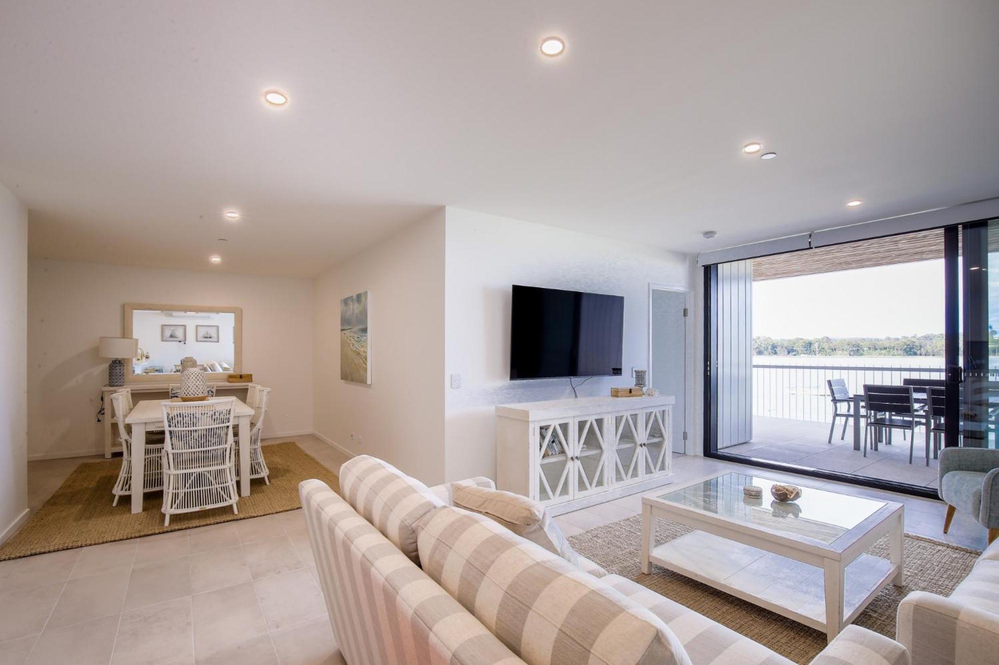 Apartment Elegantly Spacious 3-bed Unit Overlooking The Bay Batemans Bay