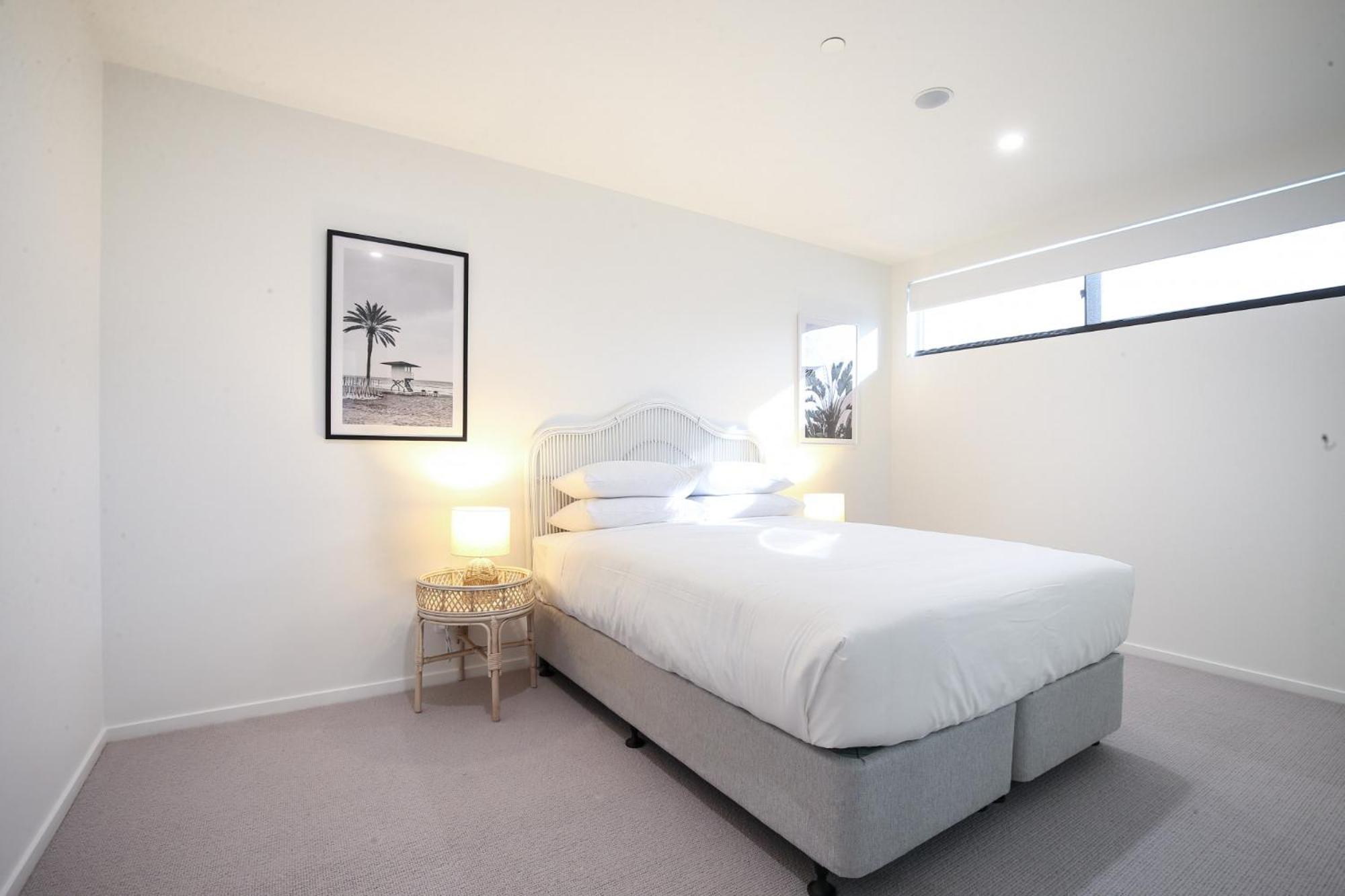 Elegantly Spacious 3-bed Unit Overlooking The Bay Apartment