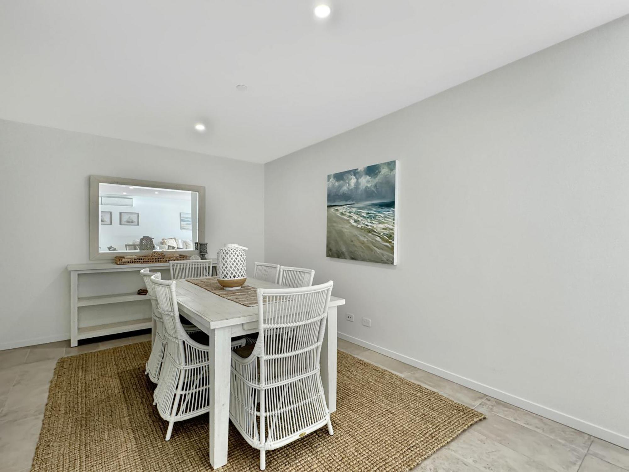 Elegantly Spacious 3-bed Unit Overlooking The Bay Batemans Bay